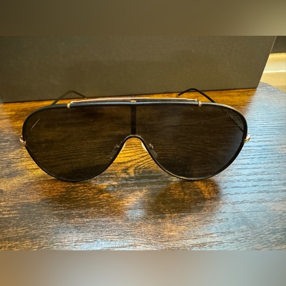 TOM FORD MACK FT0671 Sunglasses Gold With Black Leather Rims Frame Gray Lenses - Picture 4 of 11